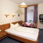 Lavilo Strassgang Guest house 3*