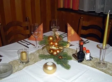 Meyer, Familie Orthacker 3*