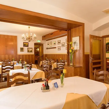 بيت ضيافة Fruehstueckspension Meyer, Familie Orthacker 3*